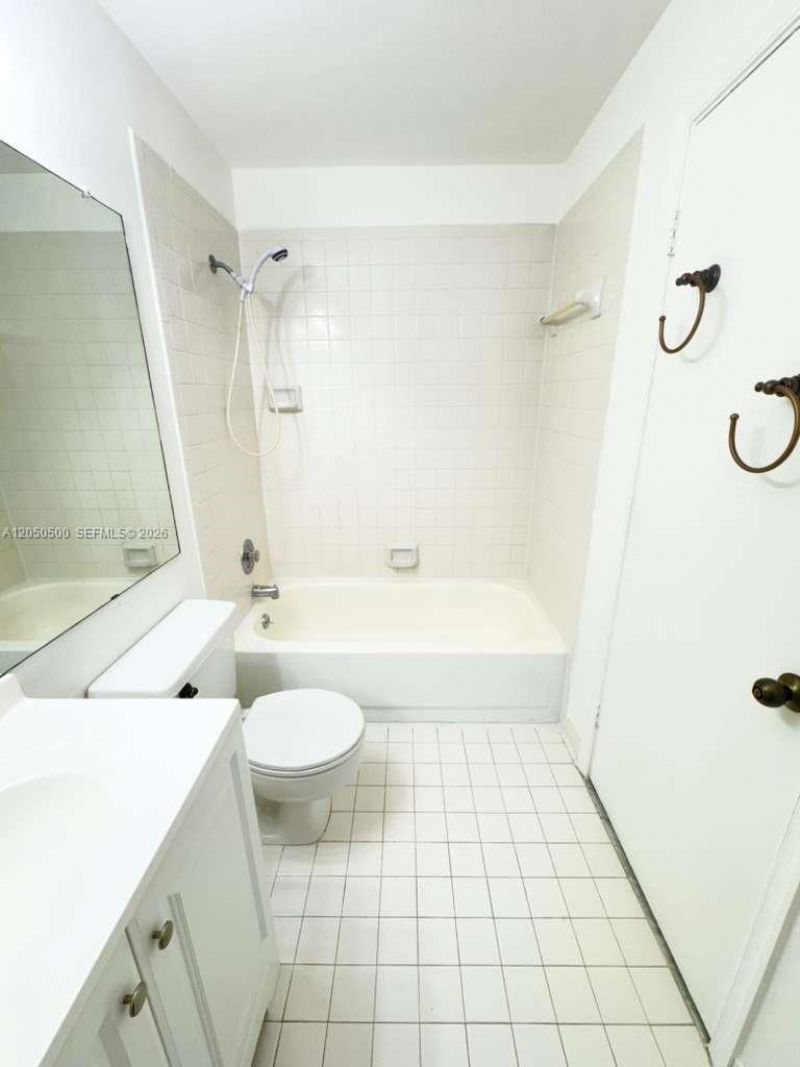 14208 Glenmoor Dr, Unit 14208, West Palm Beach, FL 33409 Photo