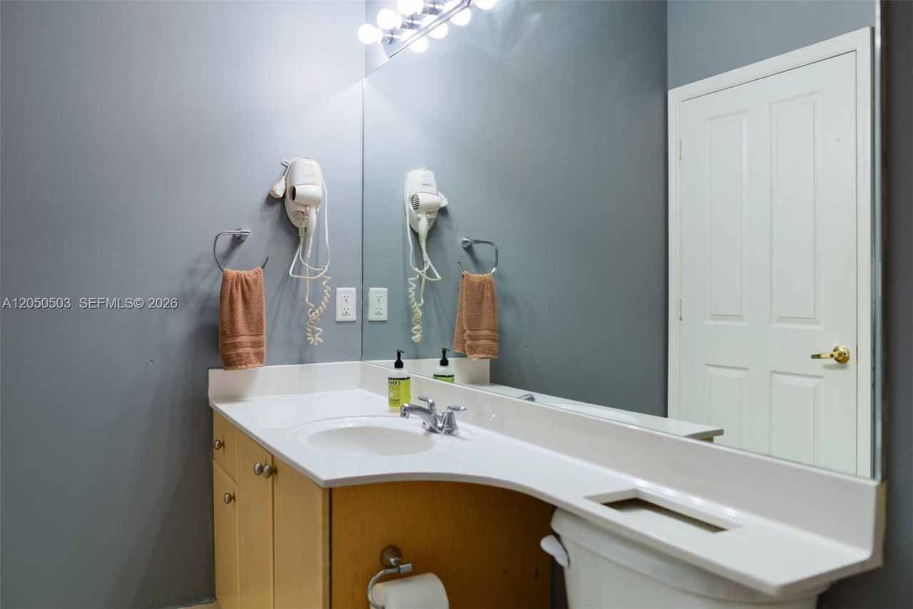 2280 SW 32nd Ave , Unit 213, Miami, FL 33145 Photo