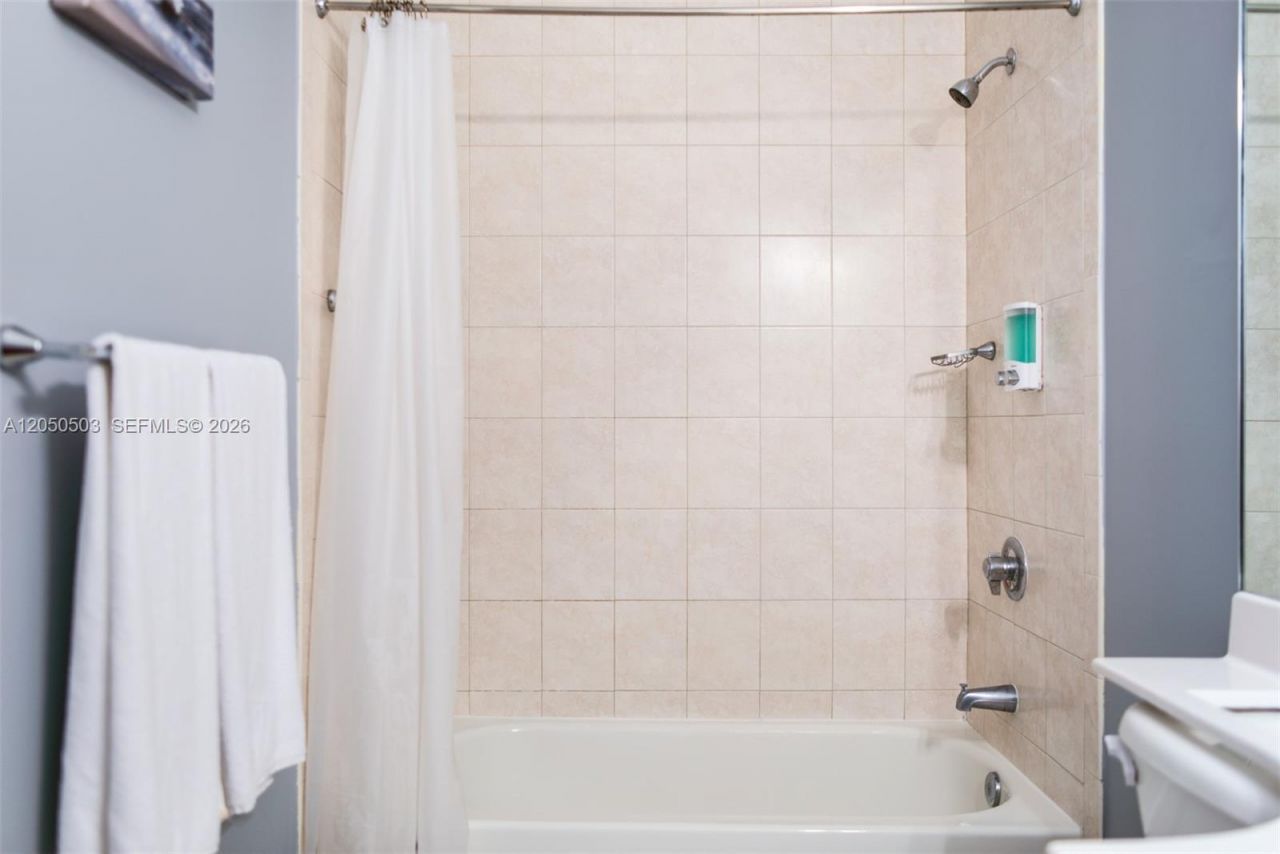 2280 SW 32nd Ave , Unit 213, Miami, FL 33145 Photo