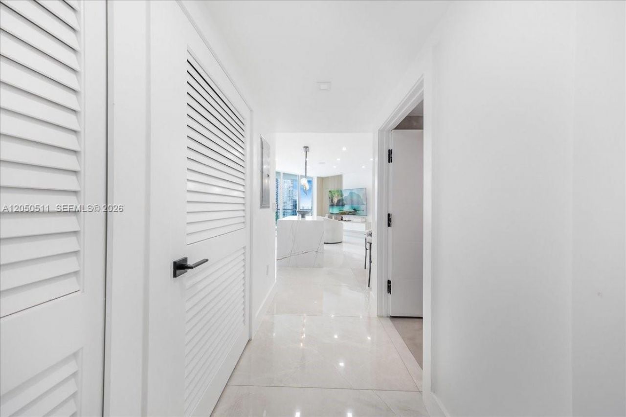350 S Miami Ave , Unit 2314, Miami, FL 33130 Photo