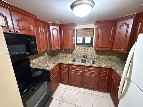 5 Olive Dr , Unit 12, Hialeah, FL 33010