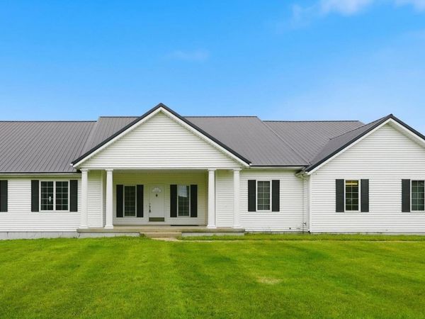 684 N 900 E Road, Pierceton, IN 46562