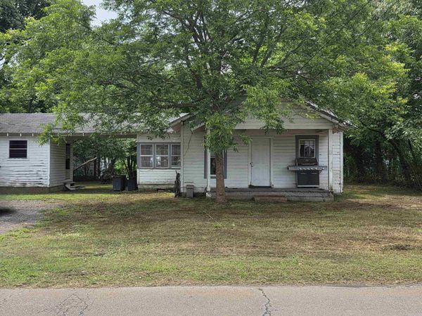 1604 Reeves Avenue, Mena, AR 71953