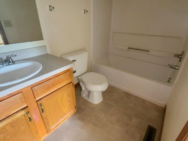 2545 Bellaston Court , Grove City, OH 43123 Photo 8