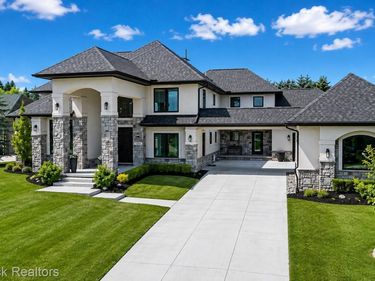 10464 Stoney Point Drive, Green Oak Township, Mi 48178