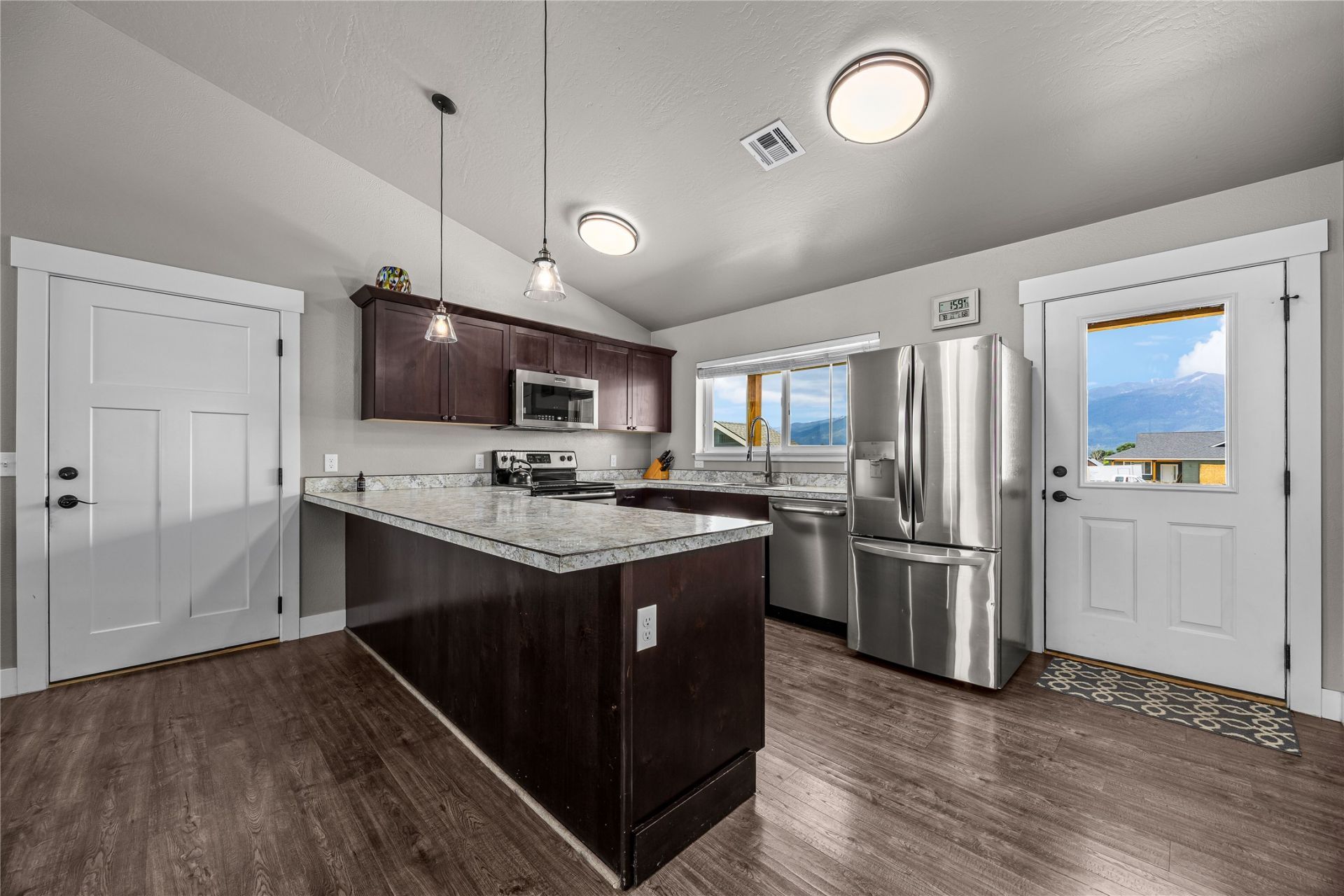 3587 Trading Post Lane, Stevensville, MT 59870 Main Photo