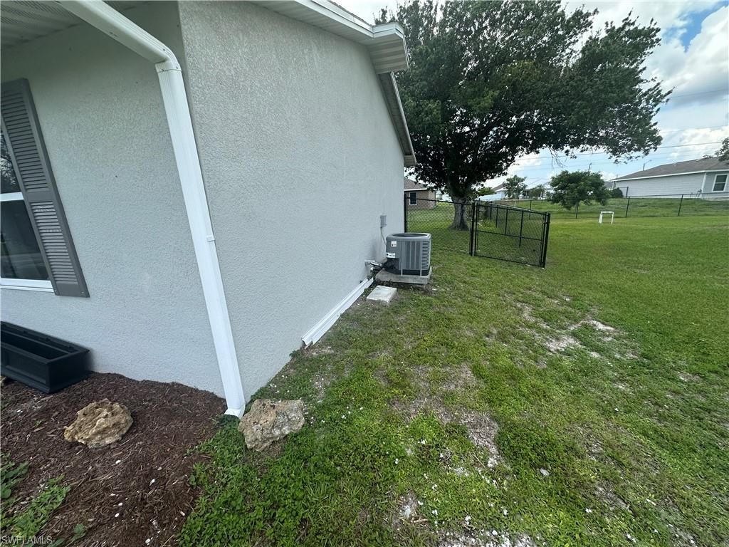 2124 NE 7th Pl , Cape Coral, FL 33909 Photo