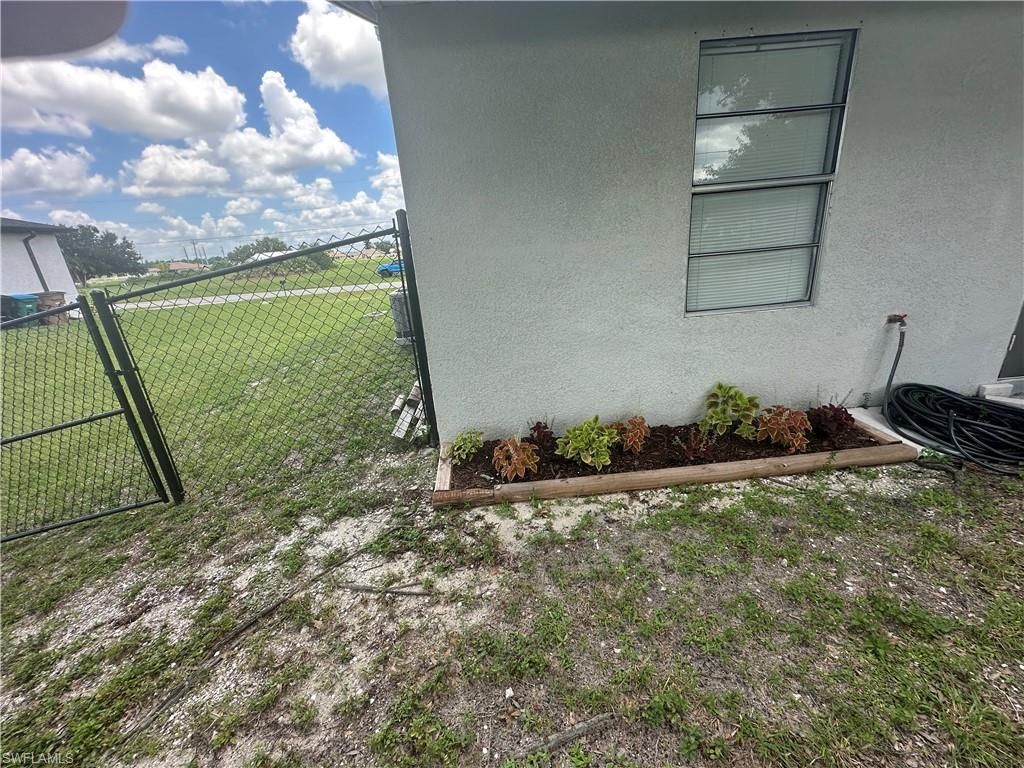 2124 NE 7th Pl , Cape Coral, FL 33909 Photo