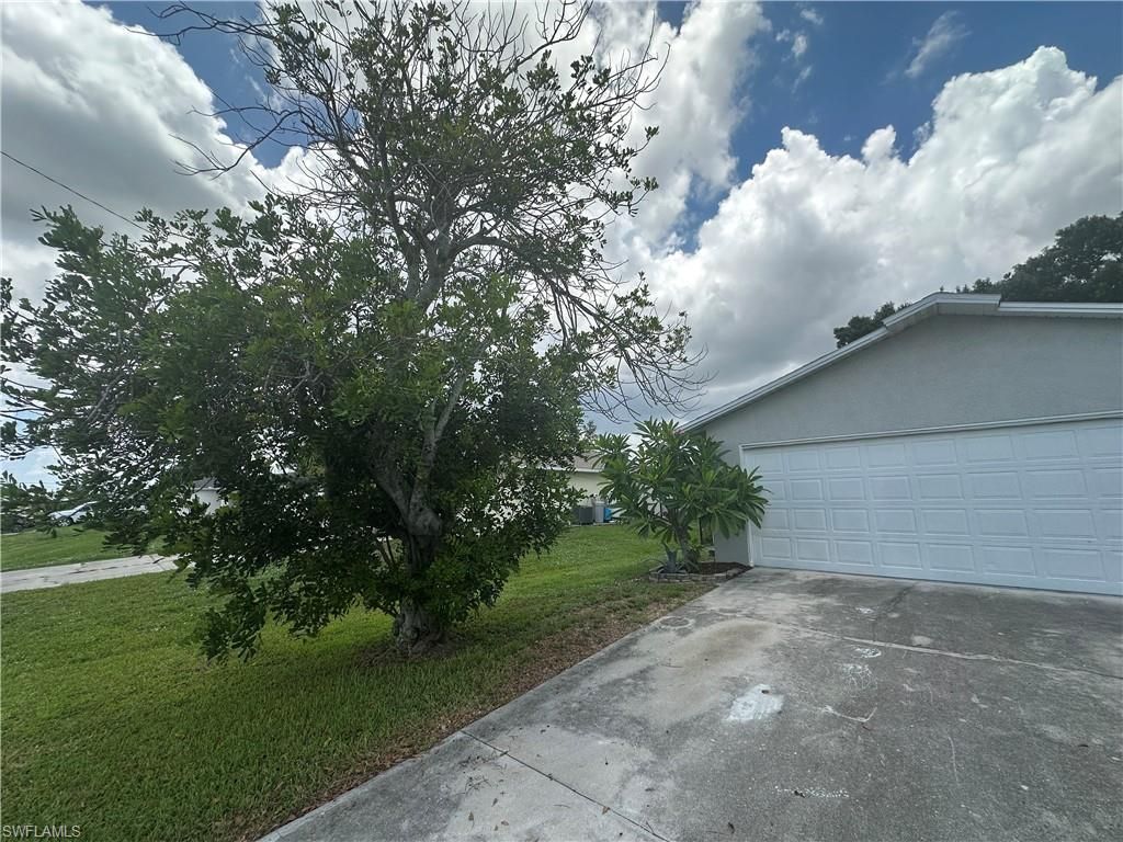 2124 NE 7th Pl , Cape Coral, FL 33909 Photo