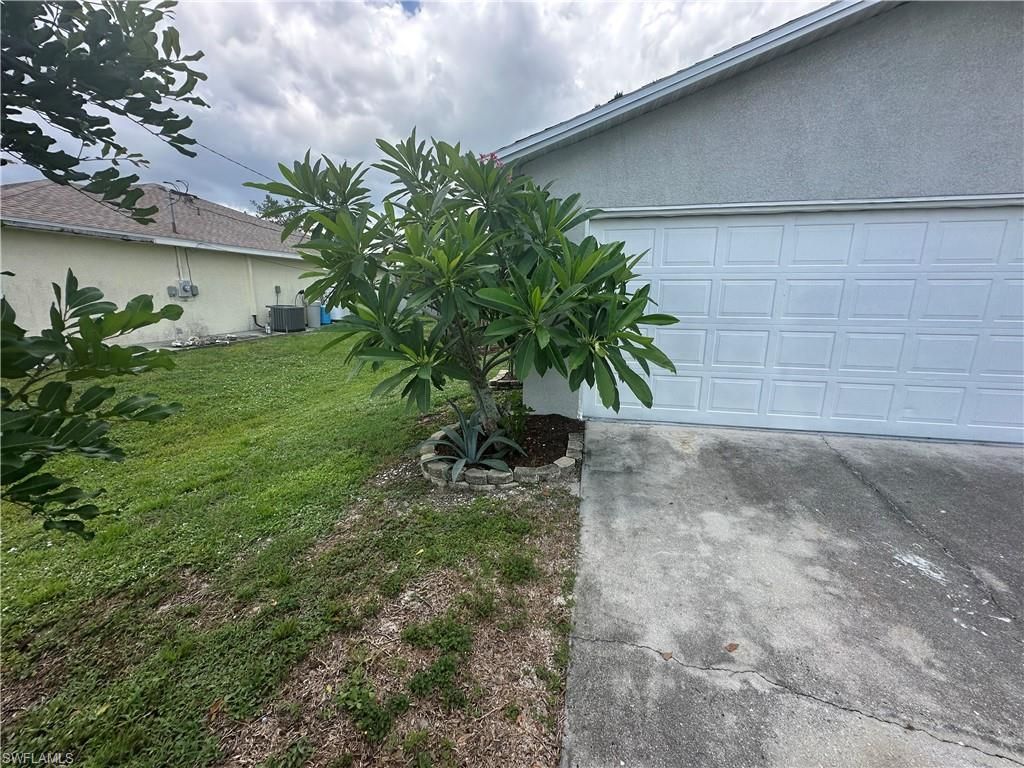 2124 NE 7th Pl , Cape Coral, FL 33909 Photo