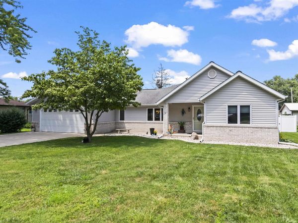 929 N 3RD Street, Riverton, IL 62561