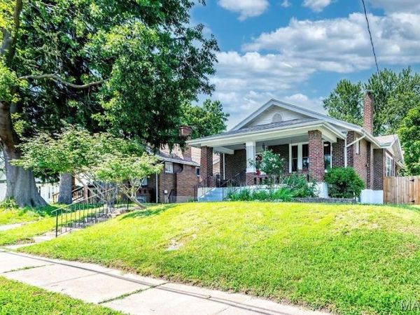 9051 Burton Avenue, Overland, MO 63114