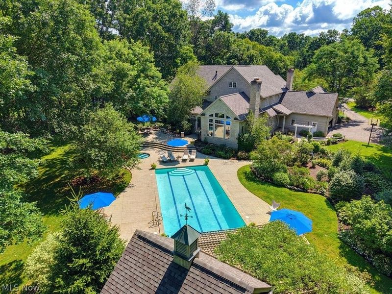 285 Grey Fox Run, Chagrin Falls, OH 44022 Photo 2