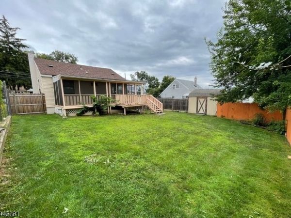 127 Lake Hiawatha Blvd, Parsippany-Troy Hills, NJ 07034