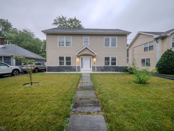 51 Greenwich Dr, Bergenfield, NJ 07621