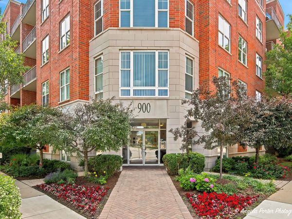 900 Lee Street , Unit 201, Des Plaines, IL 60016