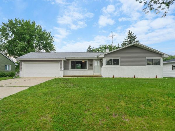 944 Hillside Drive, Jefferson, WI 53549