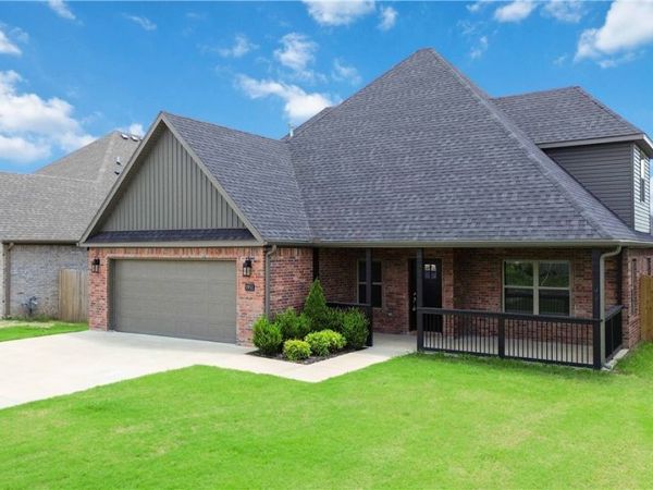 1951 Edgewood Road , Bentonville, AR 72713