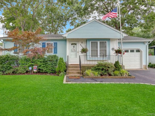 258 Floyd Road, Shirley, NY 11967