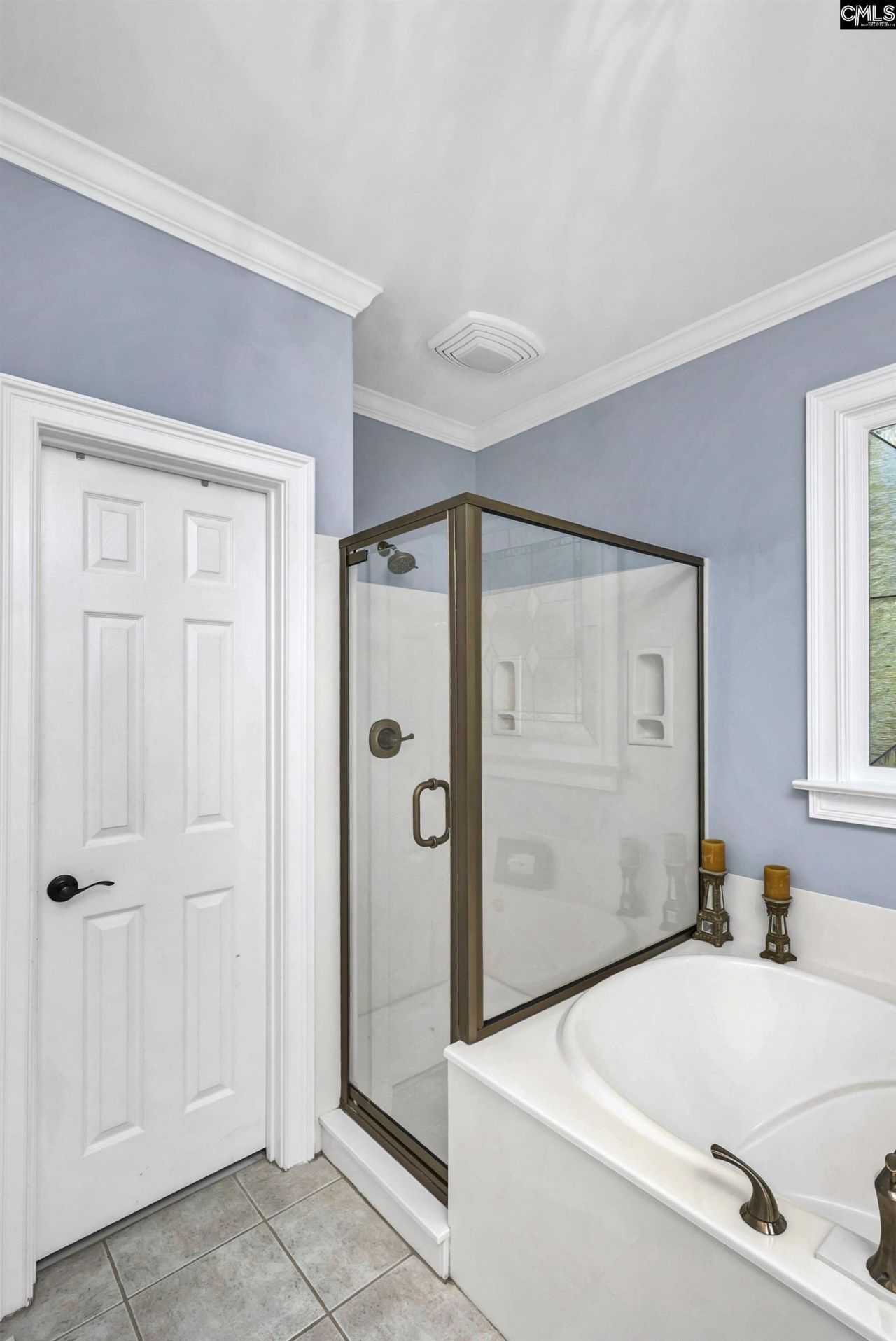 608 Charles Court  Photo 29
