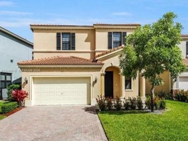 965 NE 193rd Ter , Miami, FL 33179