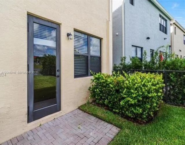 965 NE 193rd Ter , Miami, FL 33179 Photo