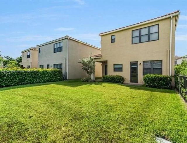 965 NE 193rd Ter , Miami, FL 33179 Photo