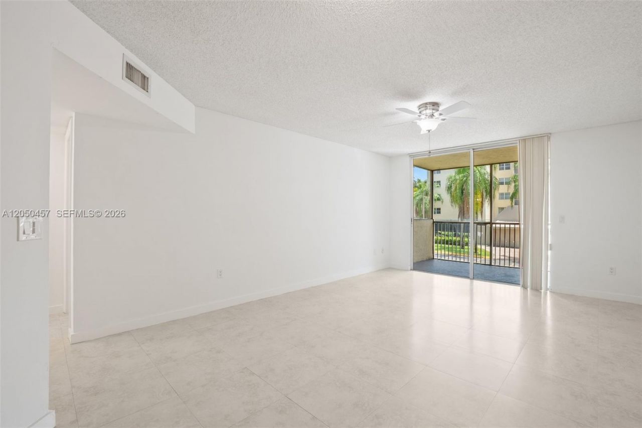 8373 Lake Dr , Unit 201, Doral, FL 33166 Photo