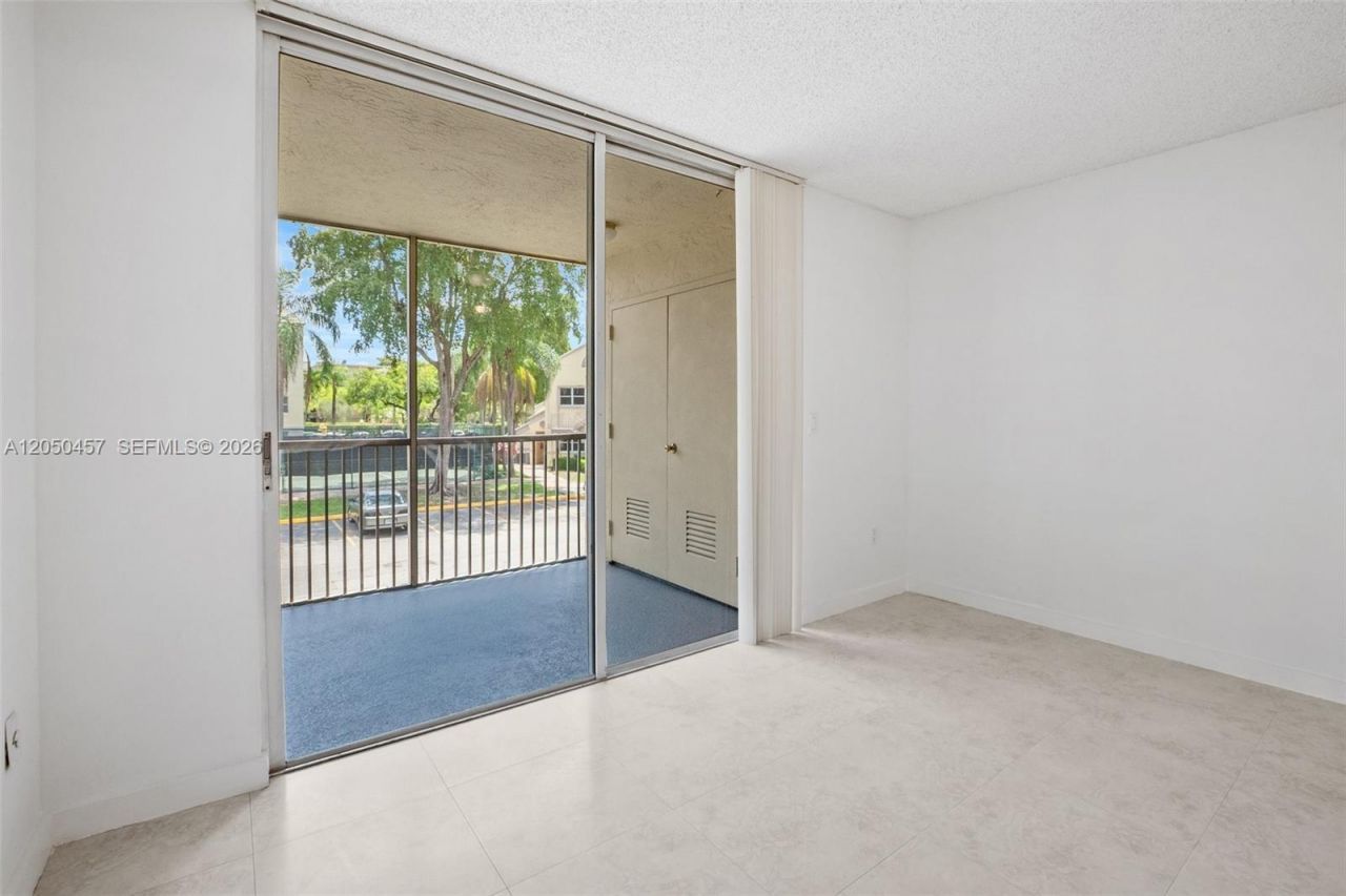 8373 Lake Dr , Unit 201, Doral, FL 33166 Photo