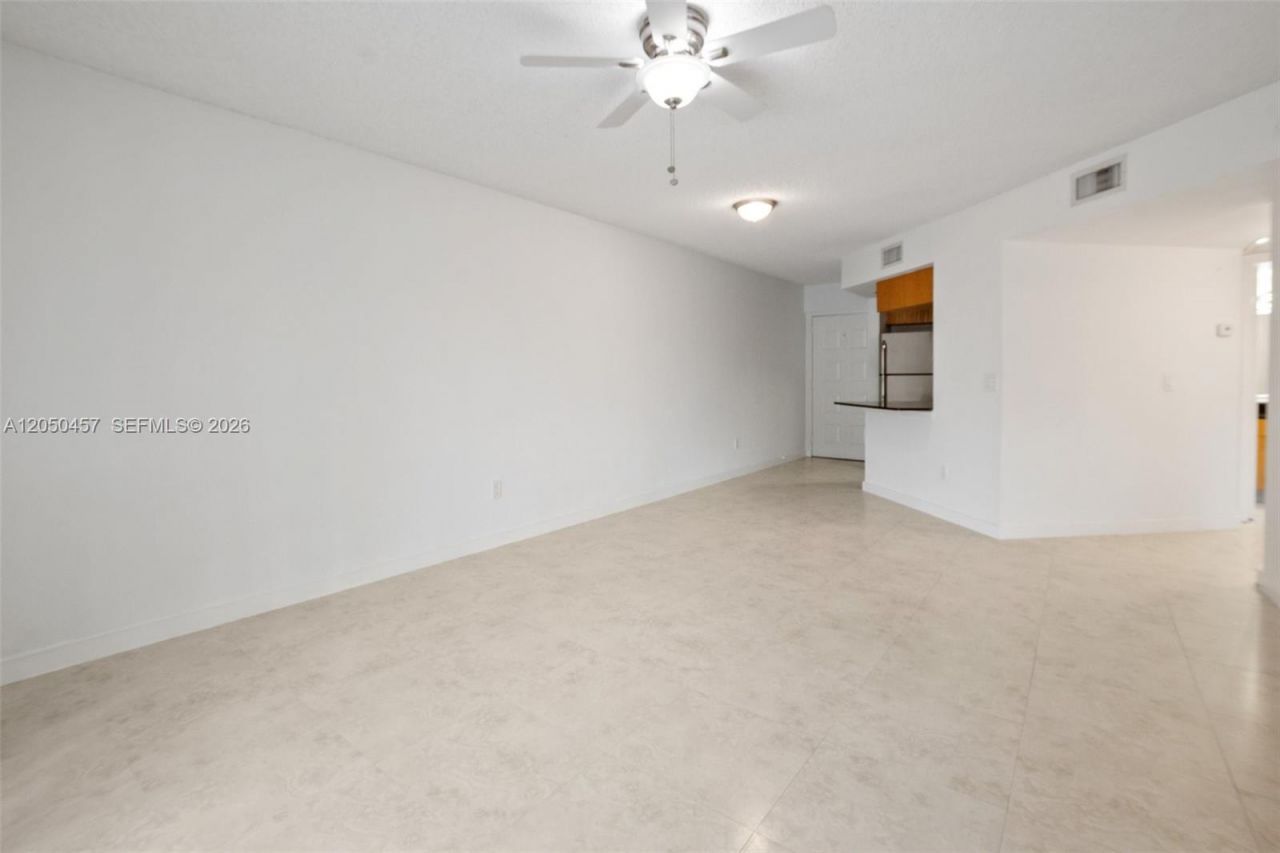 8373 Lake Dr , Unit 201, Doral, FL 33166 Photo