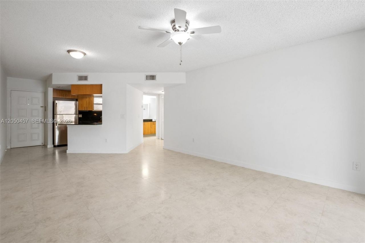 8373 Lake Dr , Unit 201, Doral, FL 33166 Photo