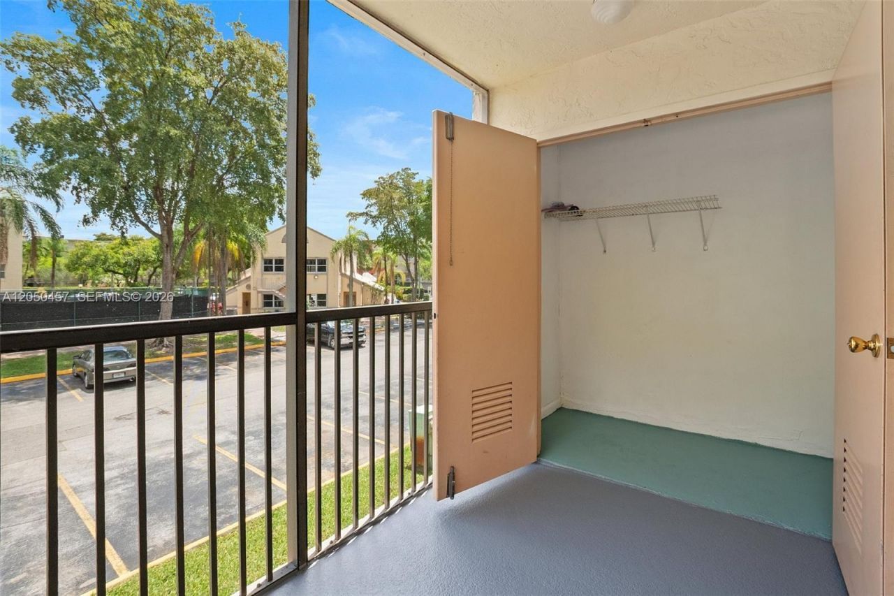 8373 Lake Dr , Unit 201, Doral, FL 33166 Photo