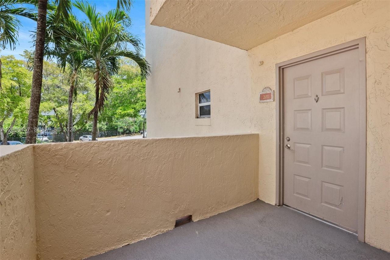 8373 Lake Dr , Unit 201, Doral, FL 33166 Photo