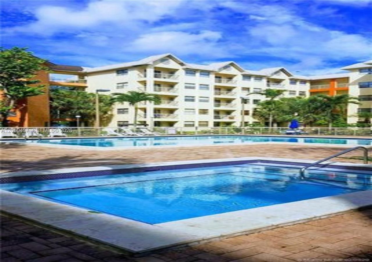 8373 Lake Dr , Unit 201, Doral, FL 33166 Photo