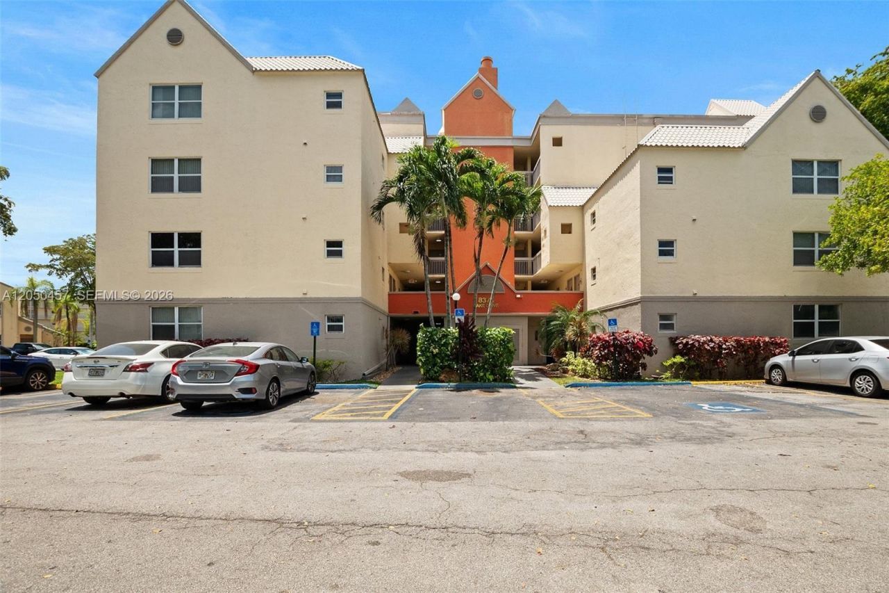 8373 Lake Dr , Unit 201, Doral, FL 33166 Photo