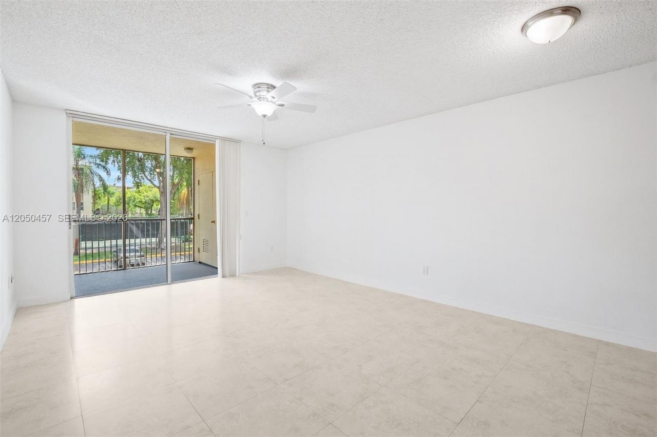 8373 Lake Dr , Unit 201, Doral, FL 33166 Photo