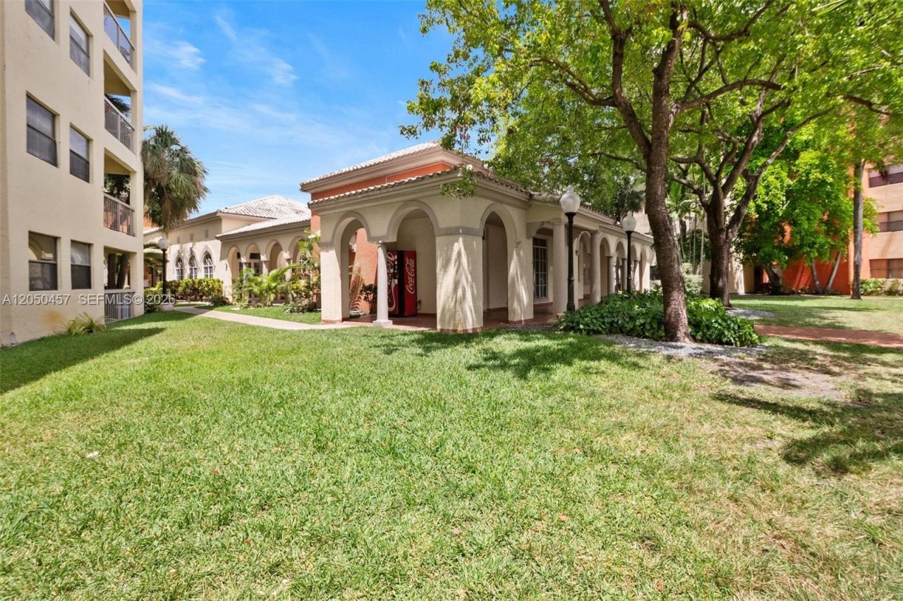 8373 Lake Dr , Unit 201, Doral, FL 33166 Photo