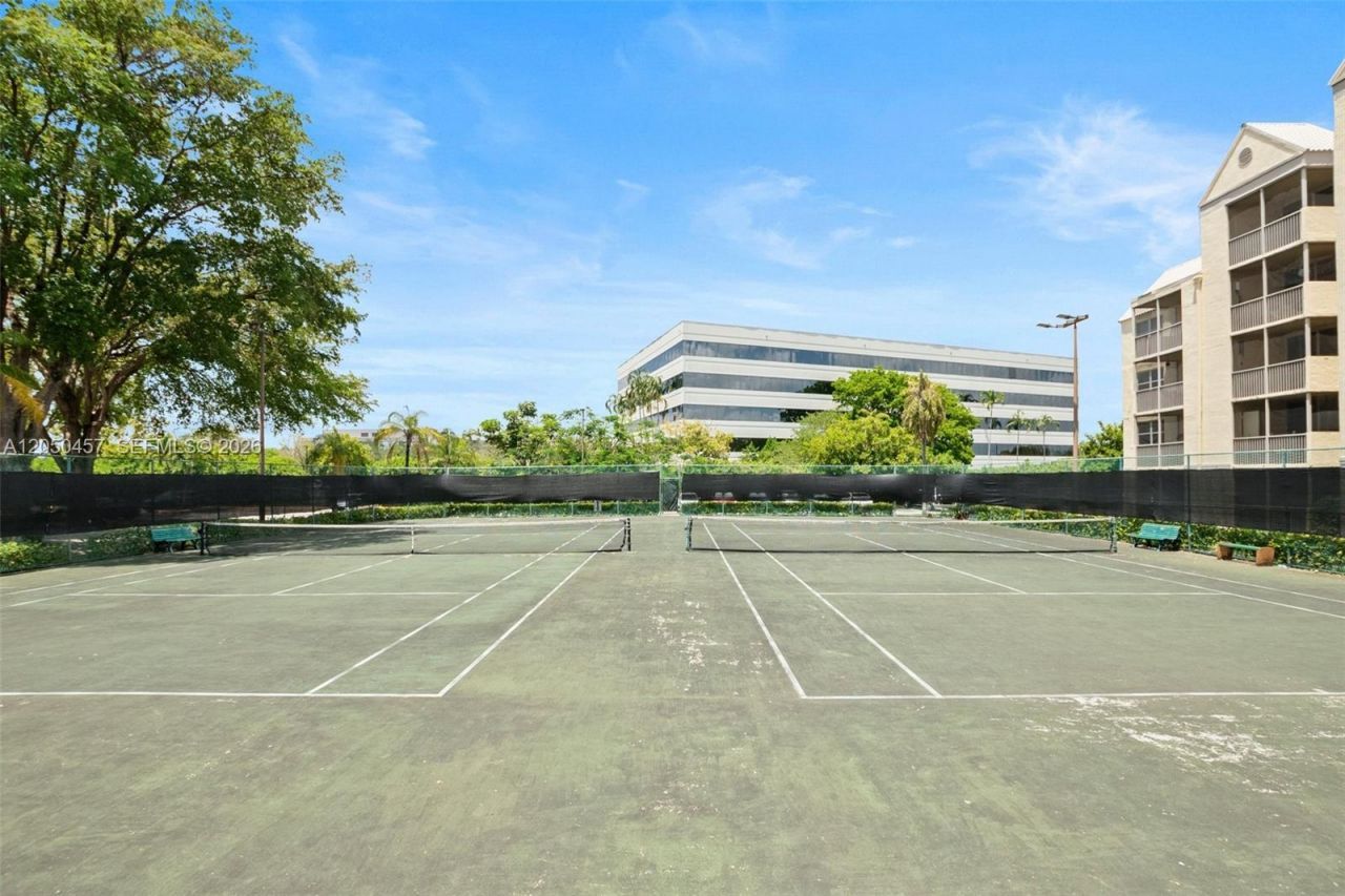 8373 Lake Dr , Unit 201, Doral, FL 33166 Photo