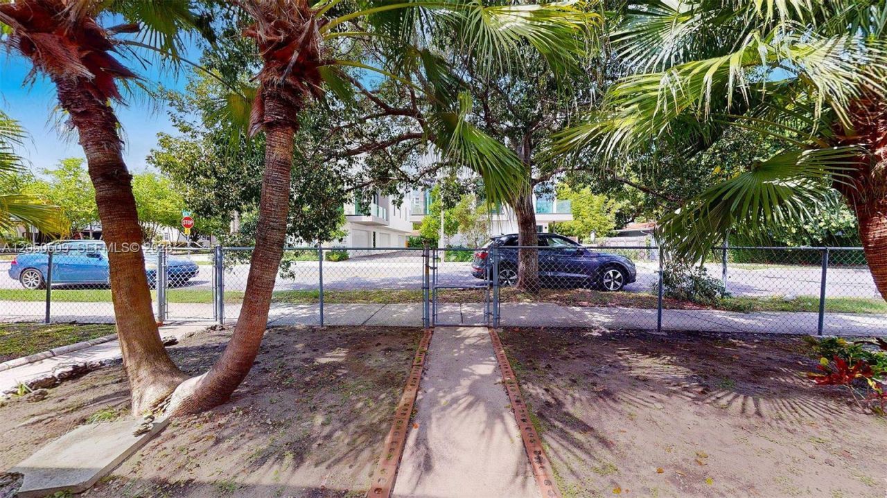 2499 SW 27th St , Unit 5, Miami, FL 33133 Photo