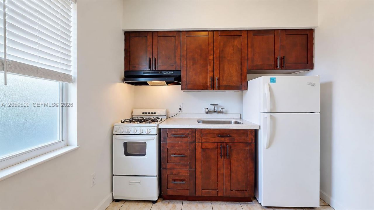 2499 SW 27th St, Unit 5, Miami, FL 33133 Photo