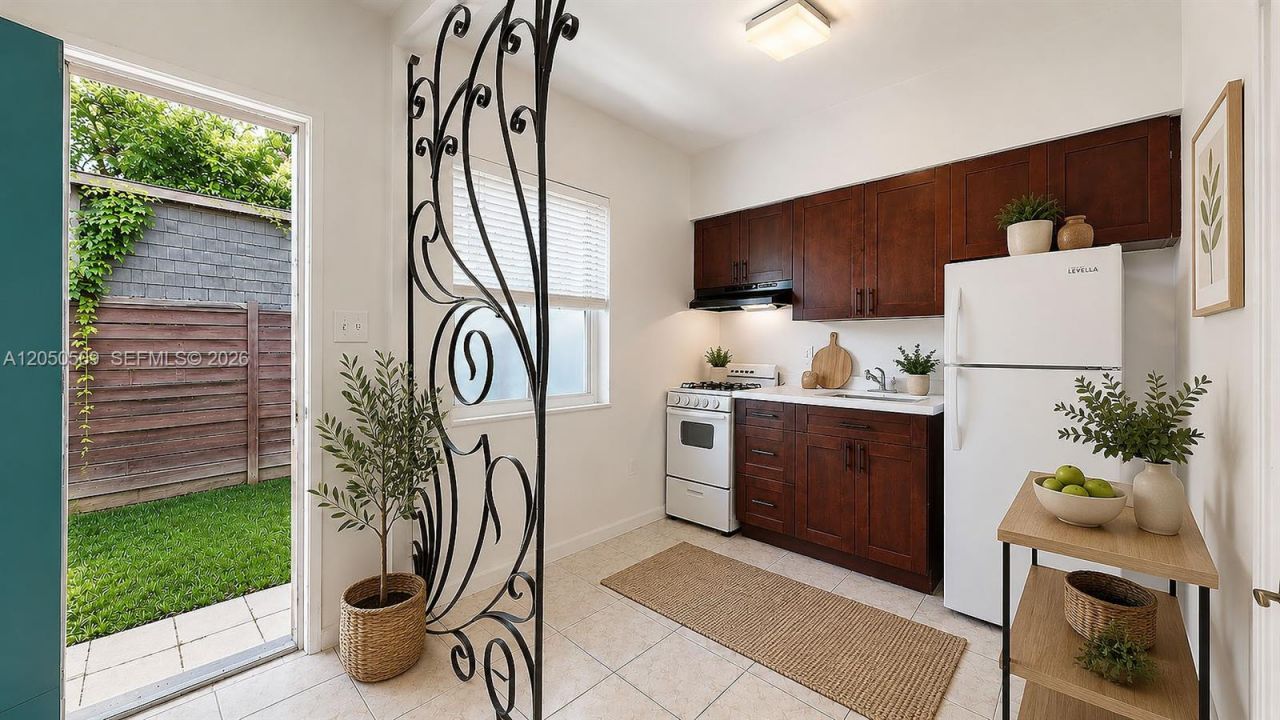 2499 SW 27th St, Unit 5, Miami, FL 33133 Photo