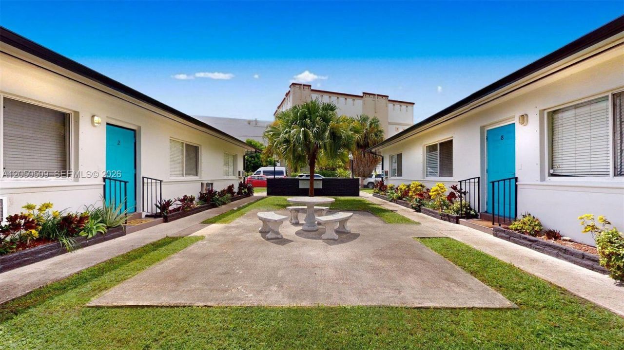 2499 SW 27th St, Unit 5, Miami, FL 33133 Photo