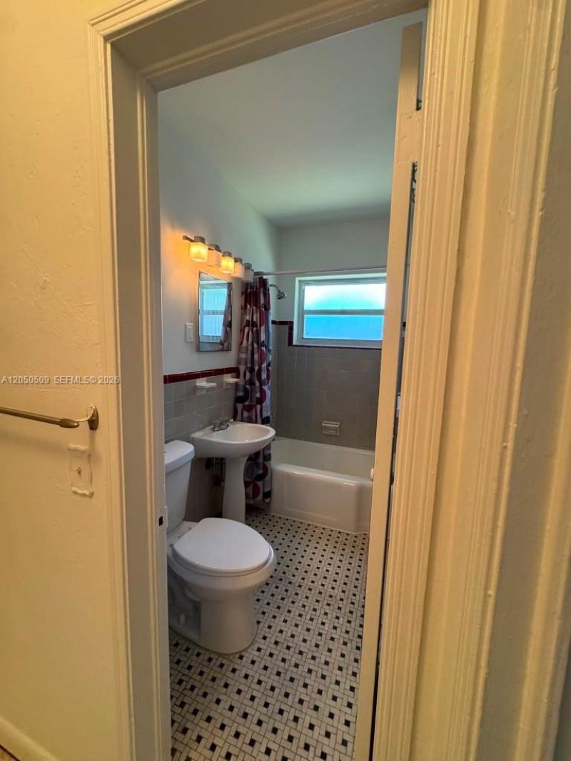 2499 SW 27th St , Unit 5, Miami, FL 33133 Photo