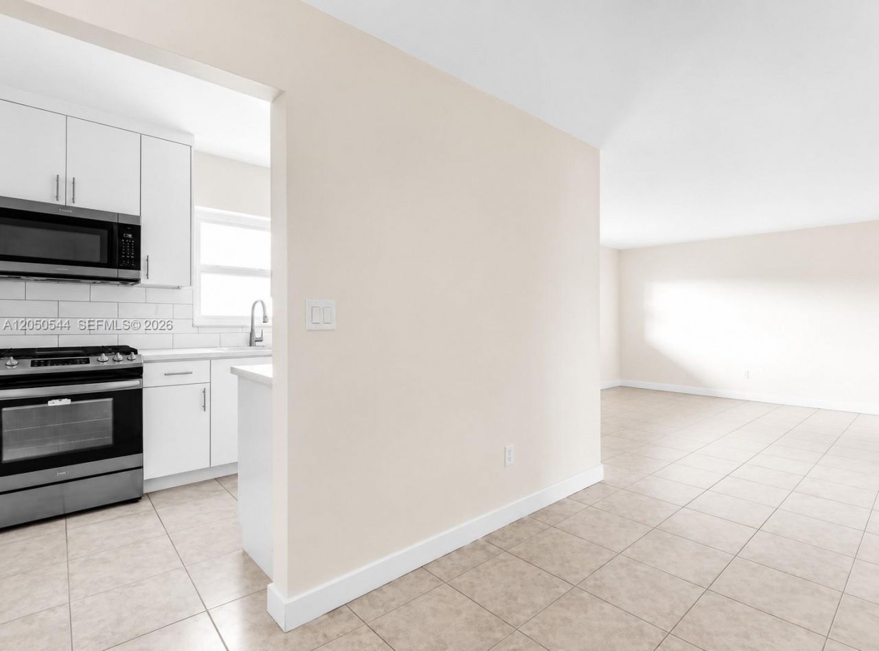 1245 W 24th St , Unit 219, Hialeah, FL 33010 Photo