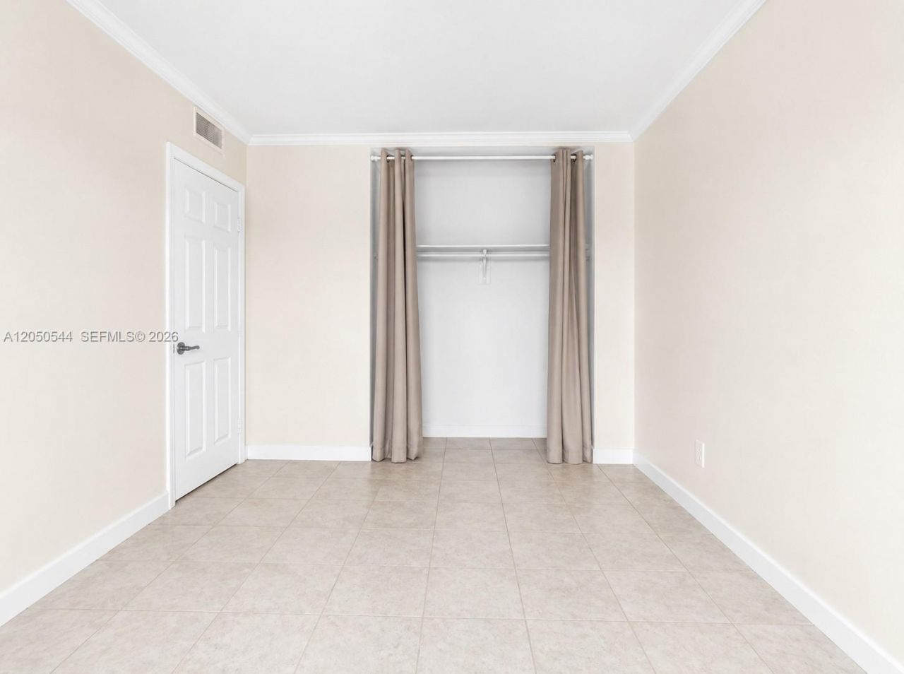 1245 W 24th St , Unit 219, Hialeah, FL 33010 Photo