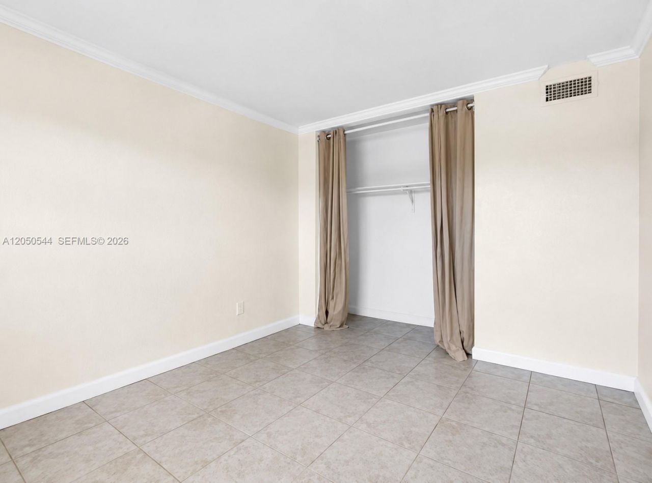 1245 W 24th St , Unit 219, Hialeah, FL 33010 Photo