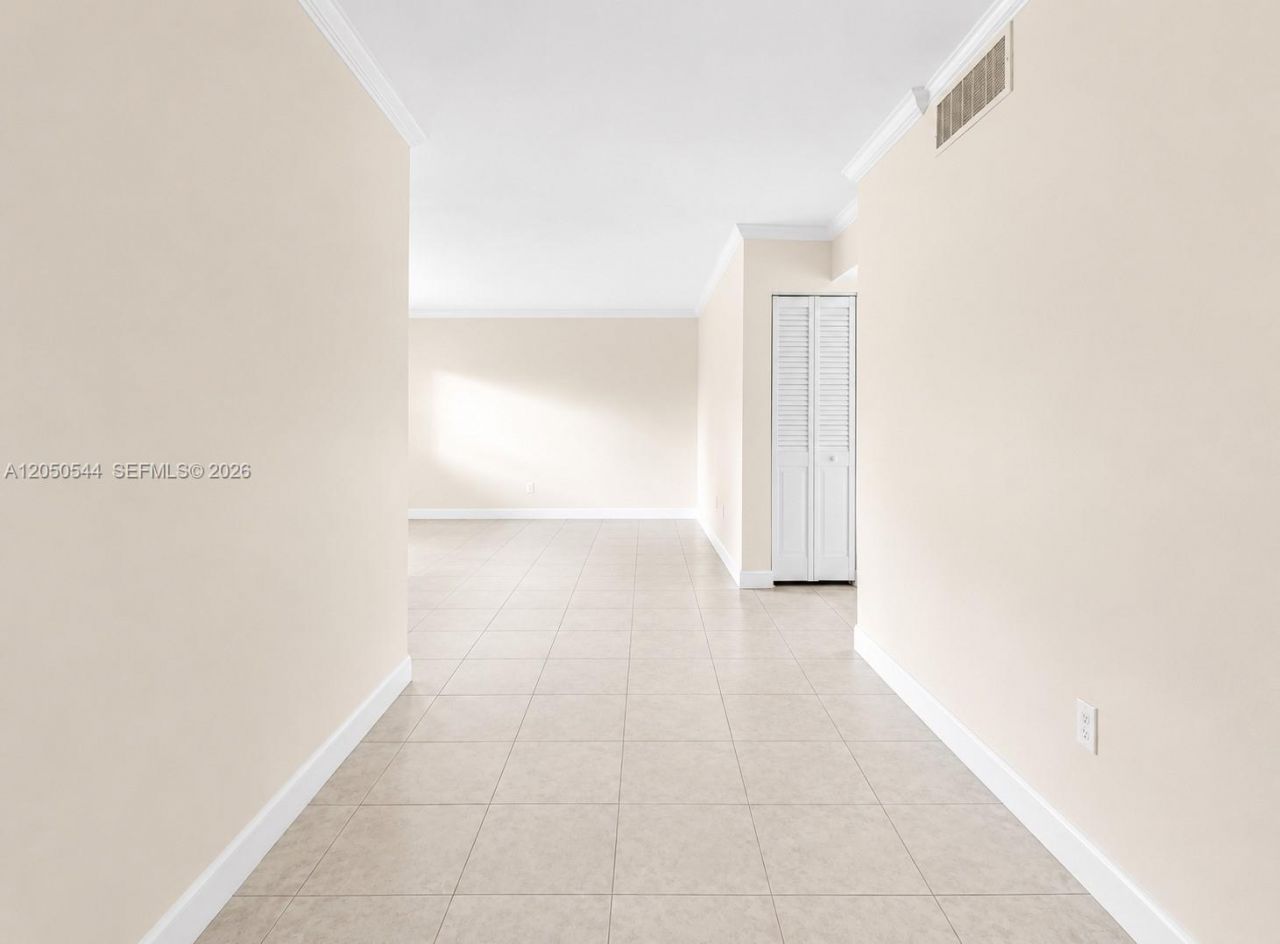1245 W 24th St , Unit 219, Hialeah, FL 33010 Photo