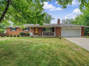 2307 Pine Knott Drive, Beavercreek, OH 45431