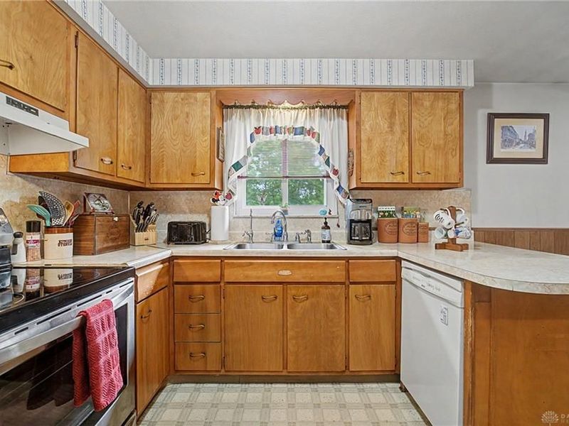 2307 Pine Knott Drive, Beavercreek, OH 45431 Photo 15