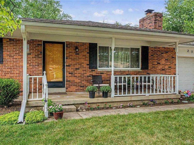 2307 Pine Knott Drive, Beavercreek, OH 45431 Photo 2